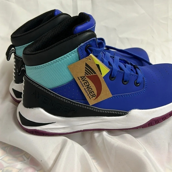 Avenger Work Boots Reaction Mid. Size 9.5. New Tags